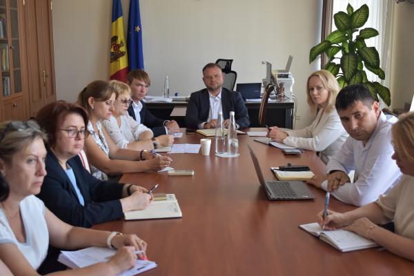 Vicepremierul pentru reintegrare Roman Roșca a discutat cu directorii celor 8 instituții de învățământ cu predare în limba română din regiunea transnistreană